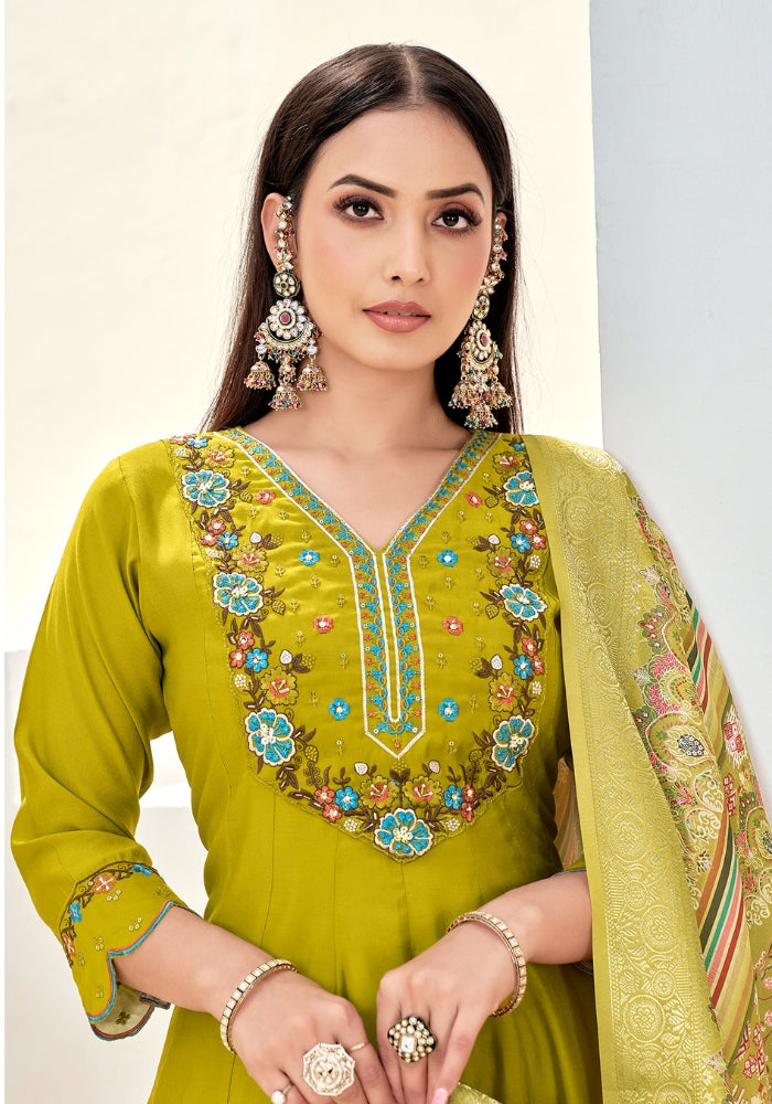 Mehndi Green Kuhu Embroidered Kurta Set with Dupatta