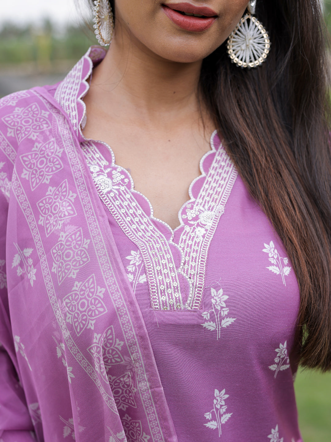 women-onion-pink-rayon-kurta-scalloped-vneck-embroidery-closeup-bohorang