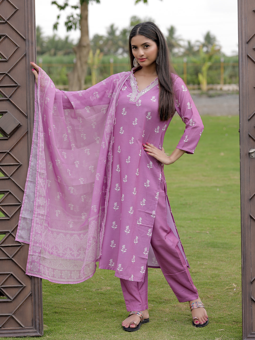 buy-women-onion-rayon-straight-kurta-set-online-m-l-xl-xxl-bohorang