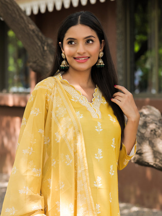 women-rayon-embroidered-kurta-set-yellow-dupatta-neckline-detail-bohorang